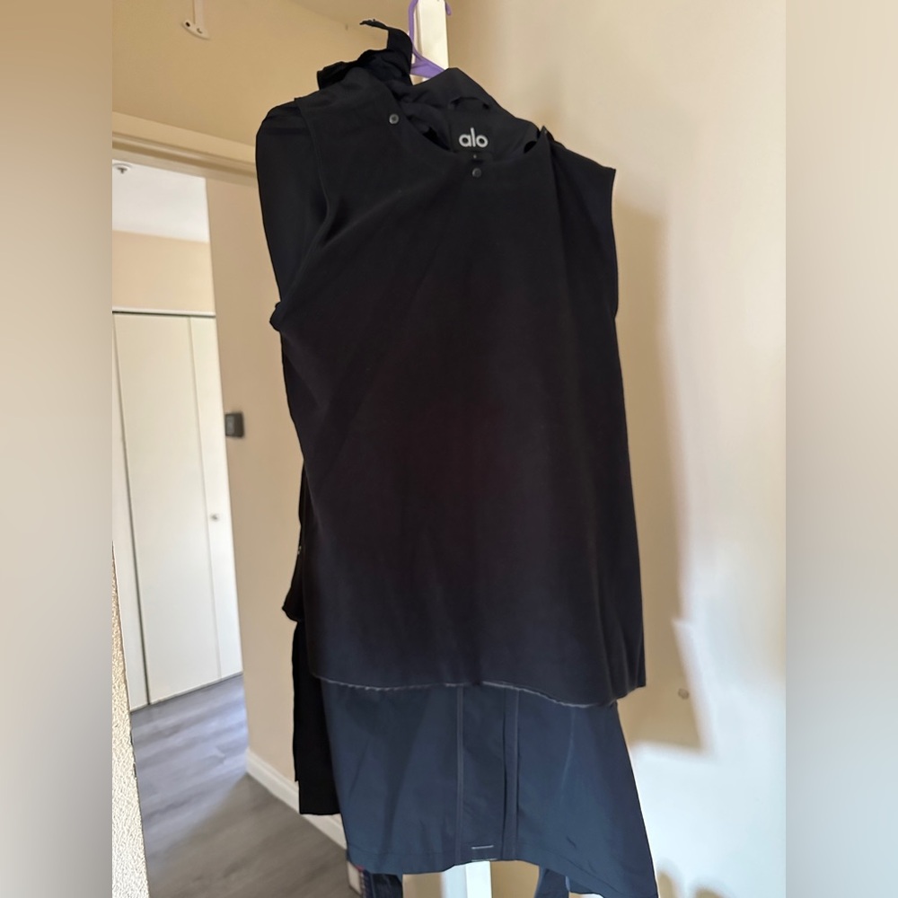 Alo yoga Crinkle On The Move Trench coat jacket Alo black size M - Picture 11 of 14